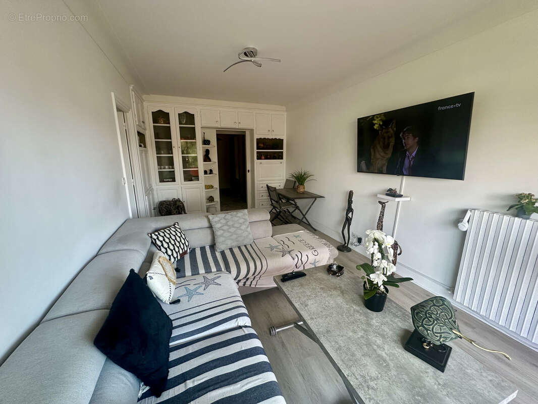 Appartement à SAINT-LAURENT-DU-VAR