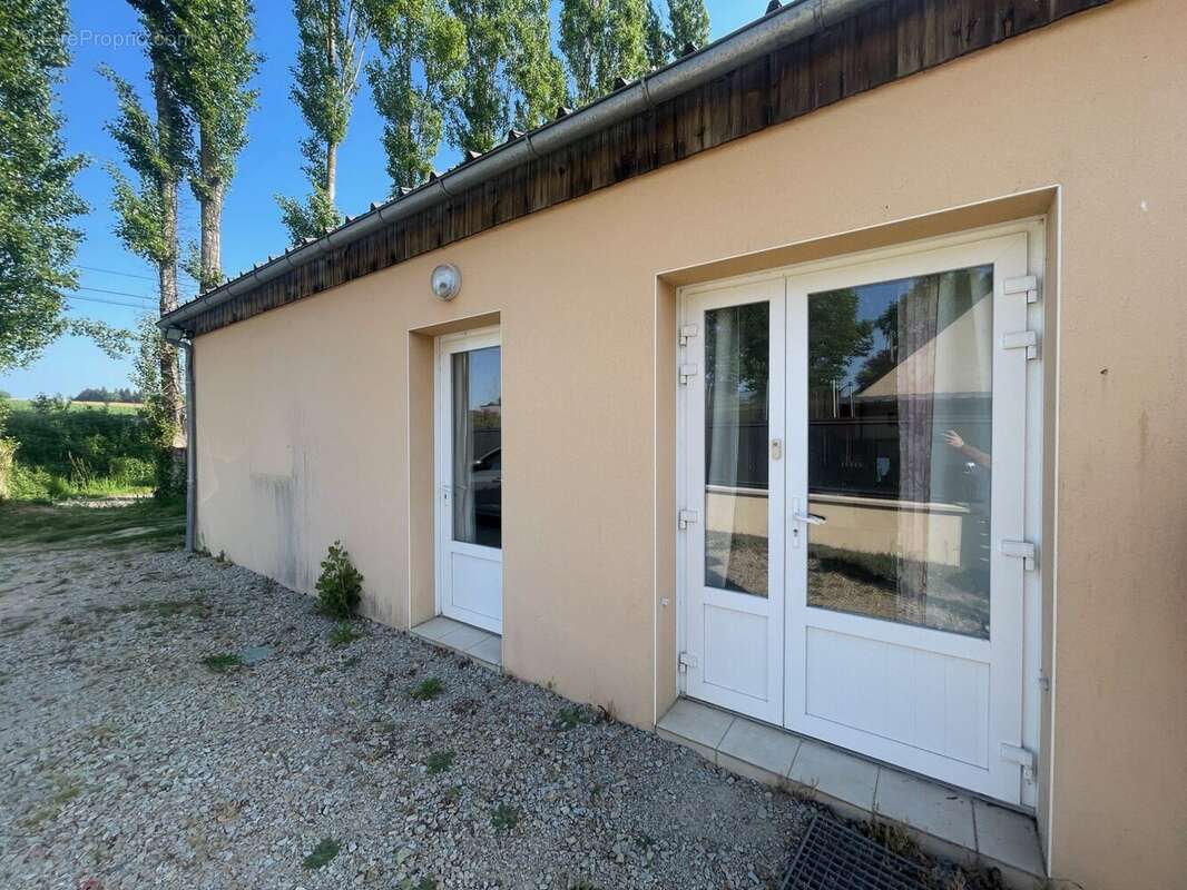 Maison 85 m² à La Haie-Traversaine  - photo 2