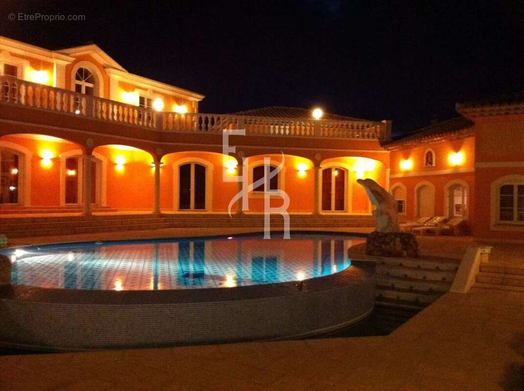 Maison à ROQUEBRUNE-SUR-ARGENS