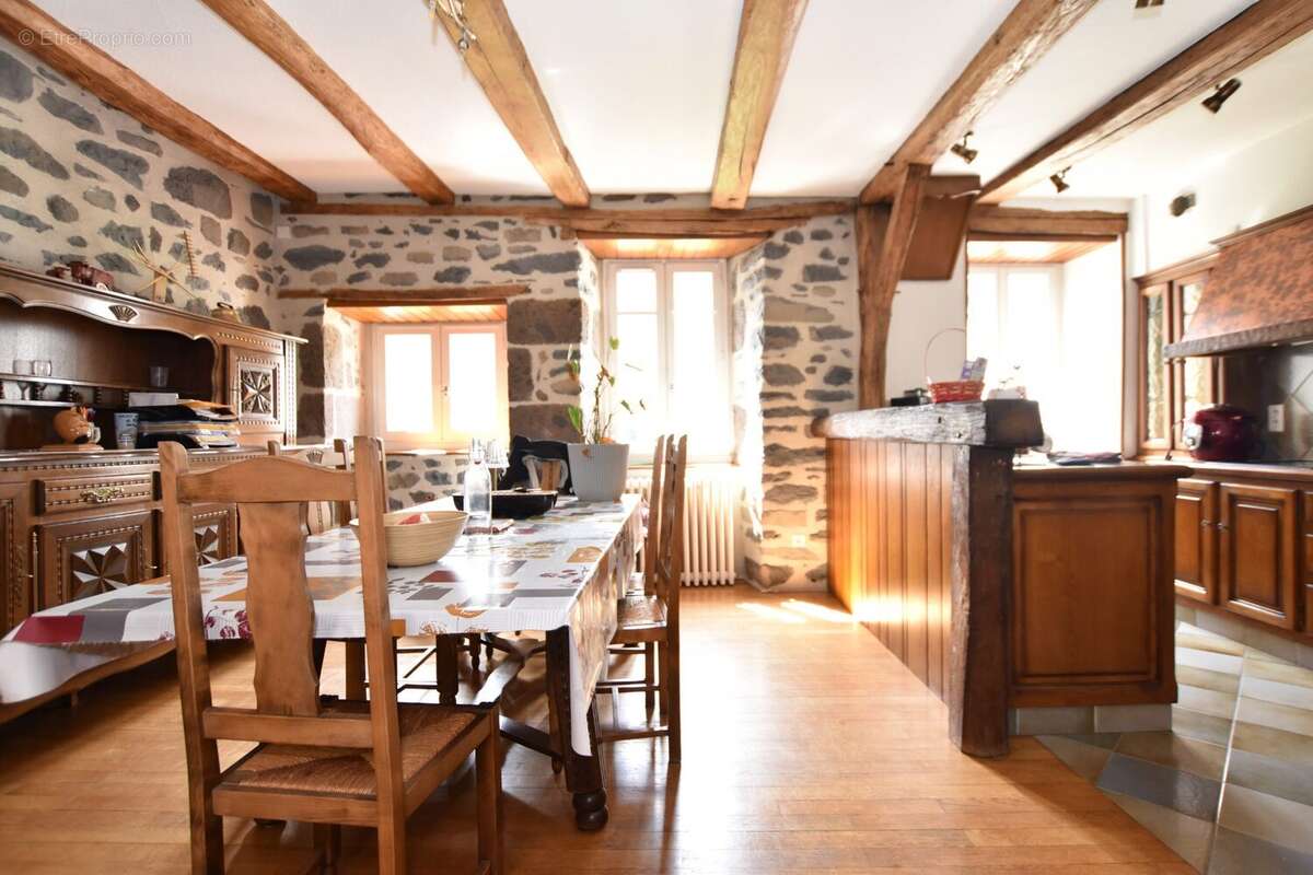Appartement à SALERS