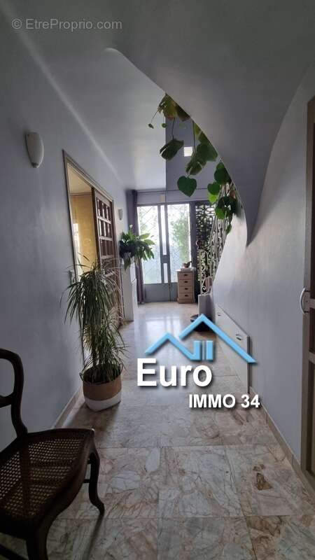 Maison de style vigneronne de 160 m² avec grand garage - photo 3