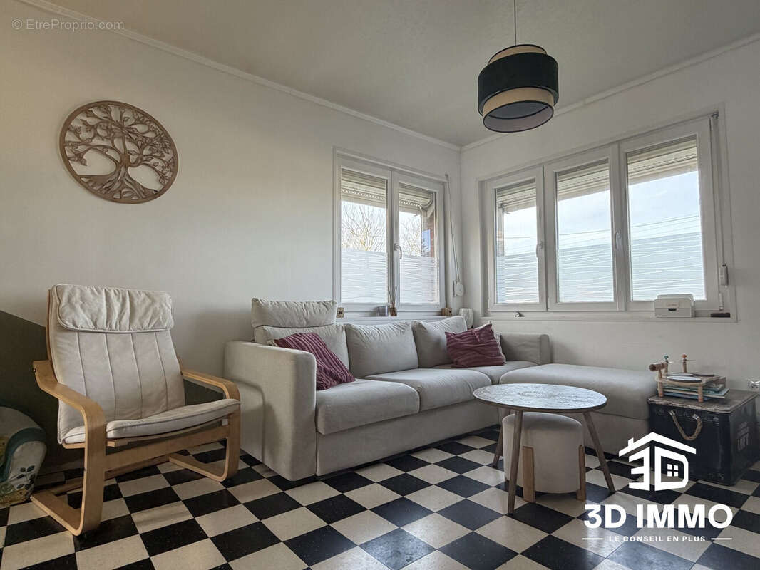 Maison à AVESNES-SUR-HELPE