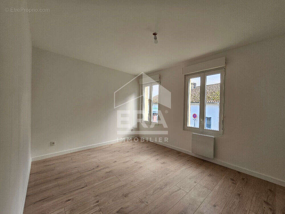 Maison à ROULLET-SAINT-ESTEPHE