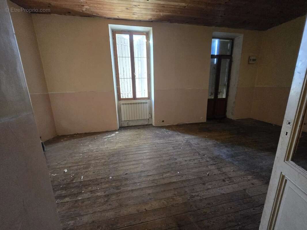 Maison à SAINT-MARTIN-LACAUSSADE