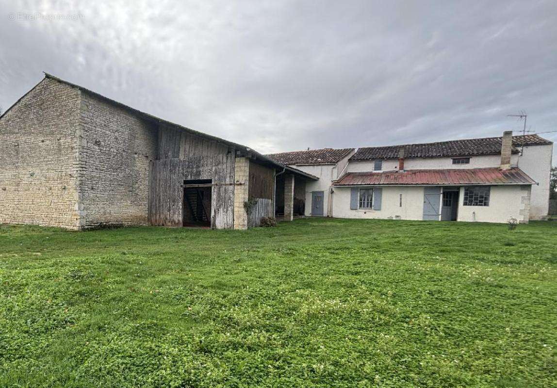 Maison à MAUZE-SUR-LE-MIGNON