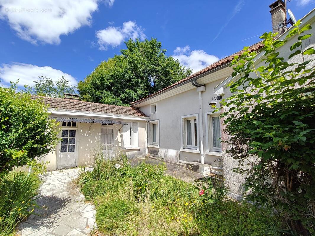 Maison à PIEGUT-PLUVIERS