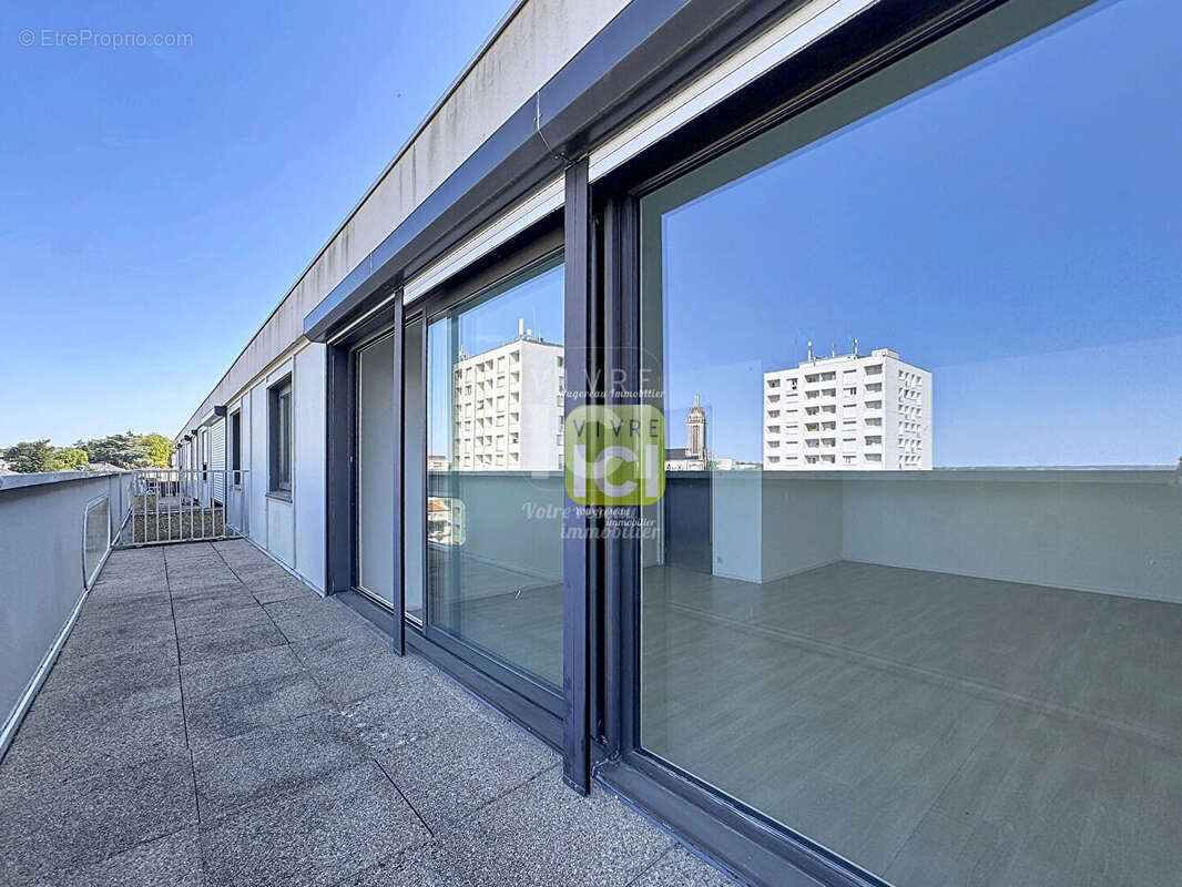 Appartement T4 avec vue panoramique sur Saint-Pierre - Cholet - photo 4