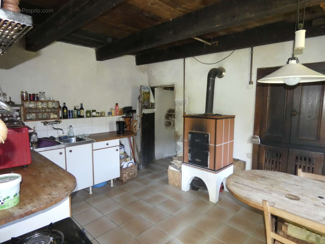 Belle et grande maison en pierre du 19 eme siècle à MEZILHAC (07 - photo 8