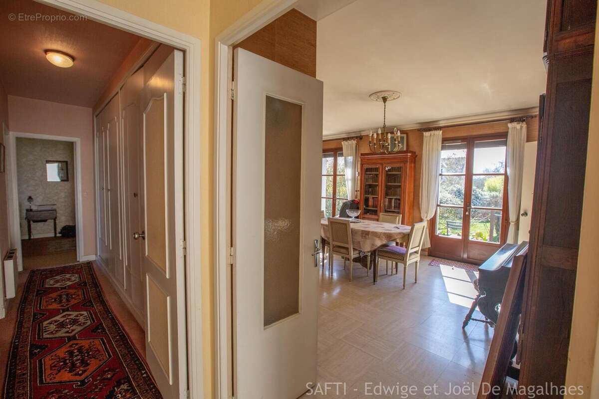 Photo 5 - Maison à LE MESNIL-SAINT-DENIS