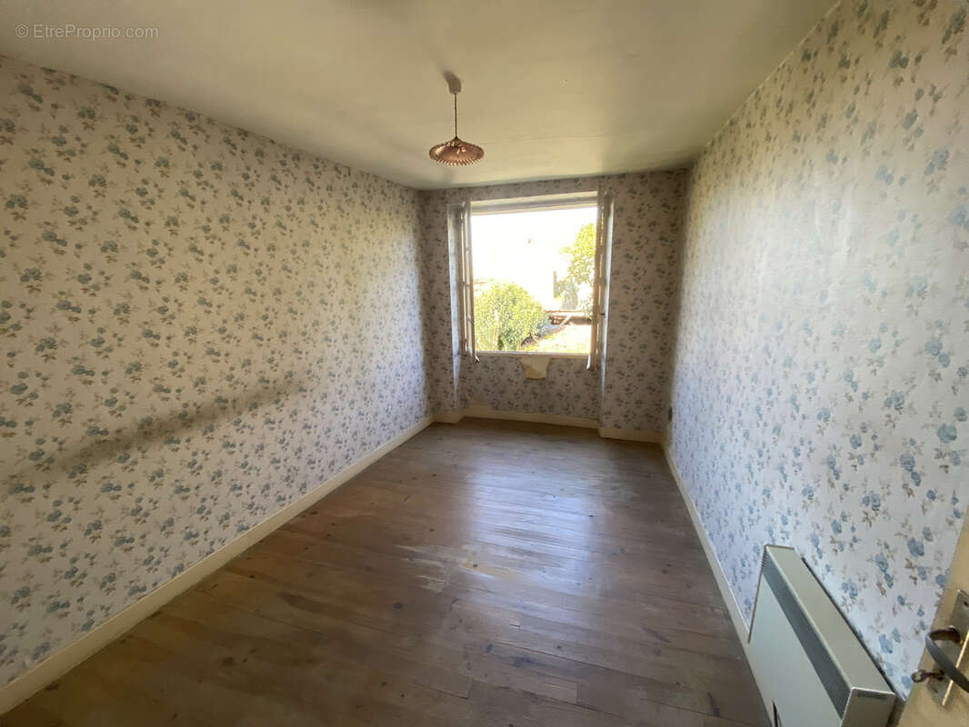 Maison à VIC-FEZENSAC