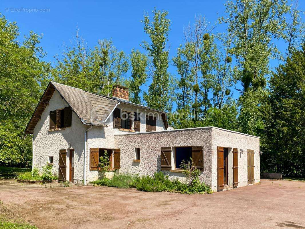 Maison à SAINT-MAURICE-MONTCOURONNE