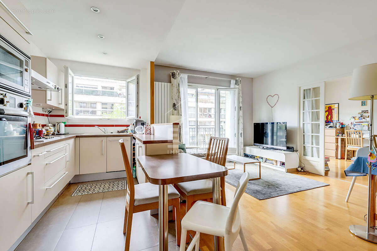 Appartement à PARIS-17E