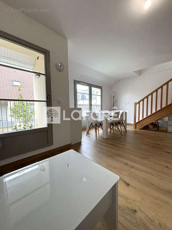 Appartement à LAMORLAYE