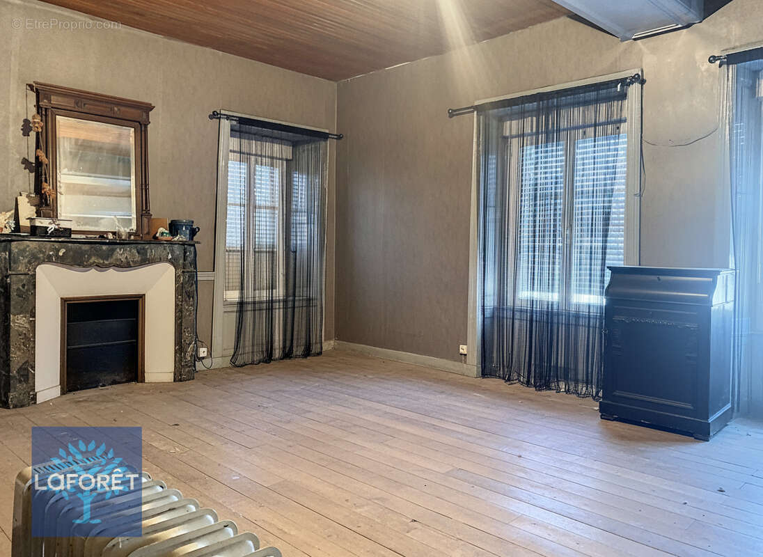 Maison à LOUVIGNE-DU-DESERT