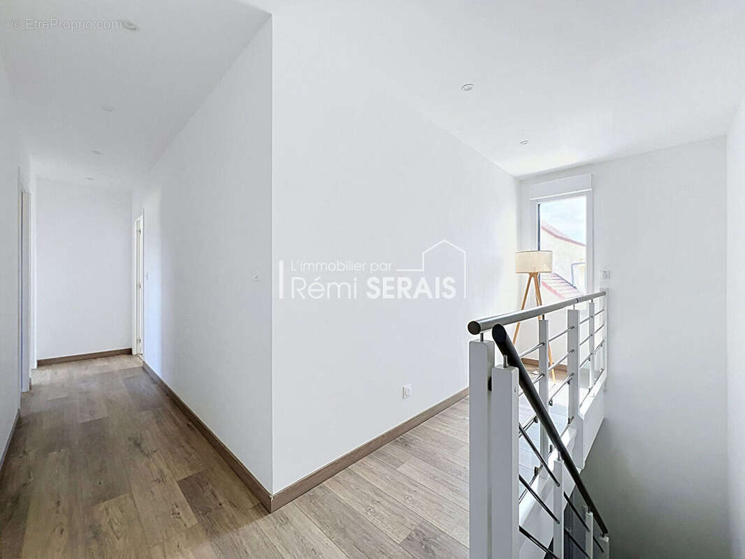 Maison contemporaine à Flers avec sous-sol exceptionnel et prestations modernes - photo 11