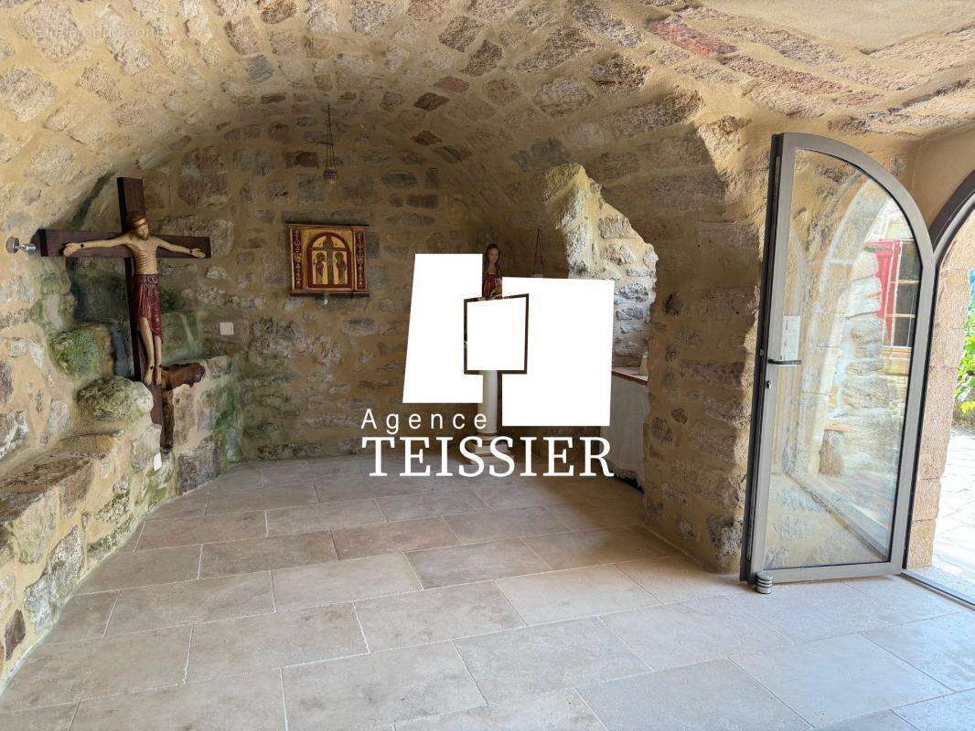 Maison à SAINT-PIERRE-SAINT-JEAN