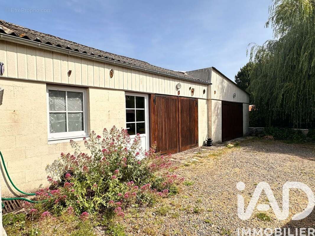 Maison 159 m² à Maire-Levescault  - photo 4
