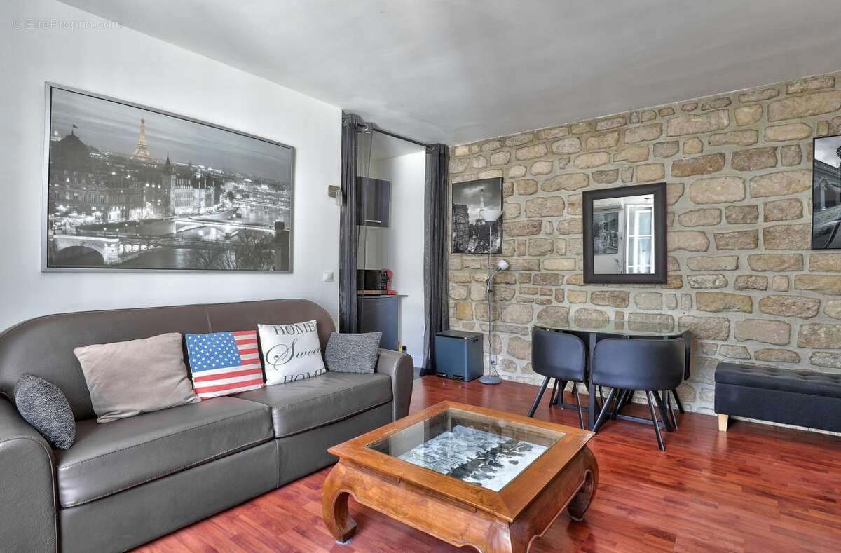 Appartement à PARIS-3E