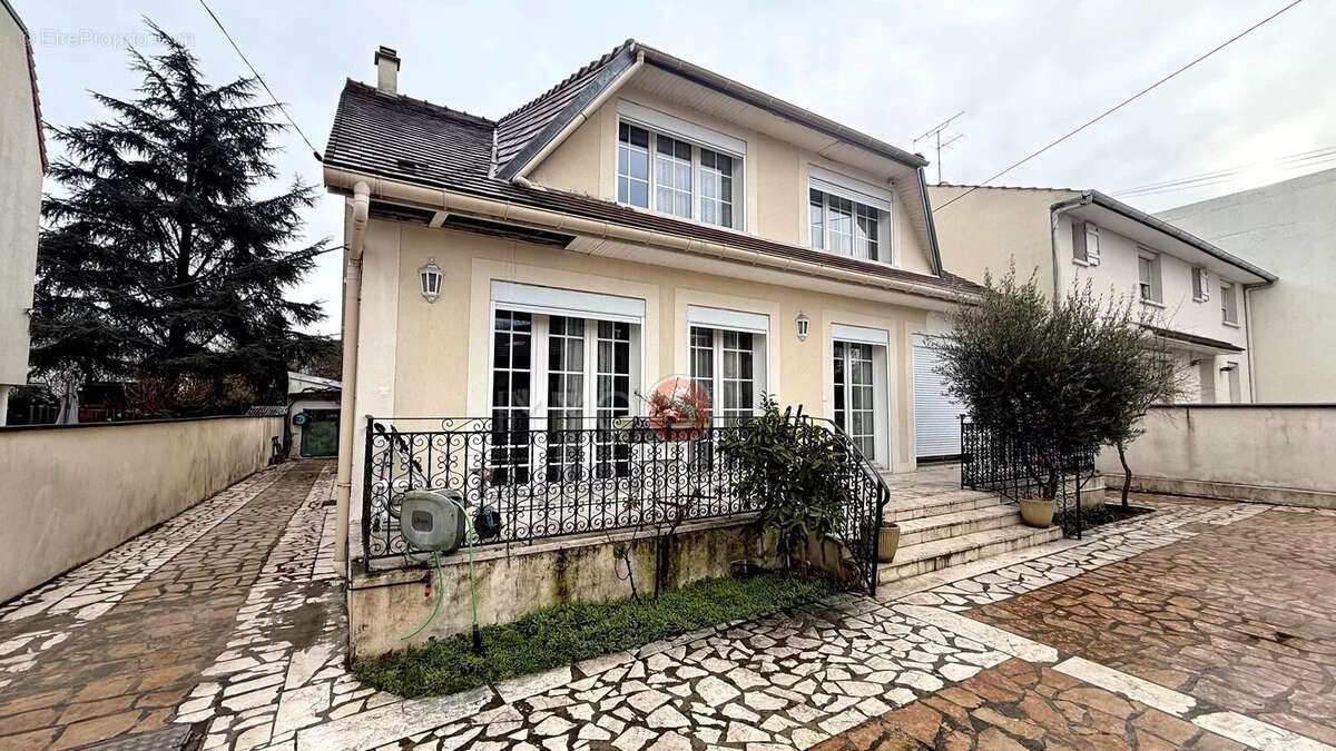 Maison à LES PAVILLONS-SOUS-BOIS