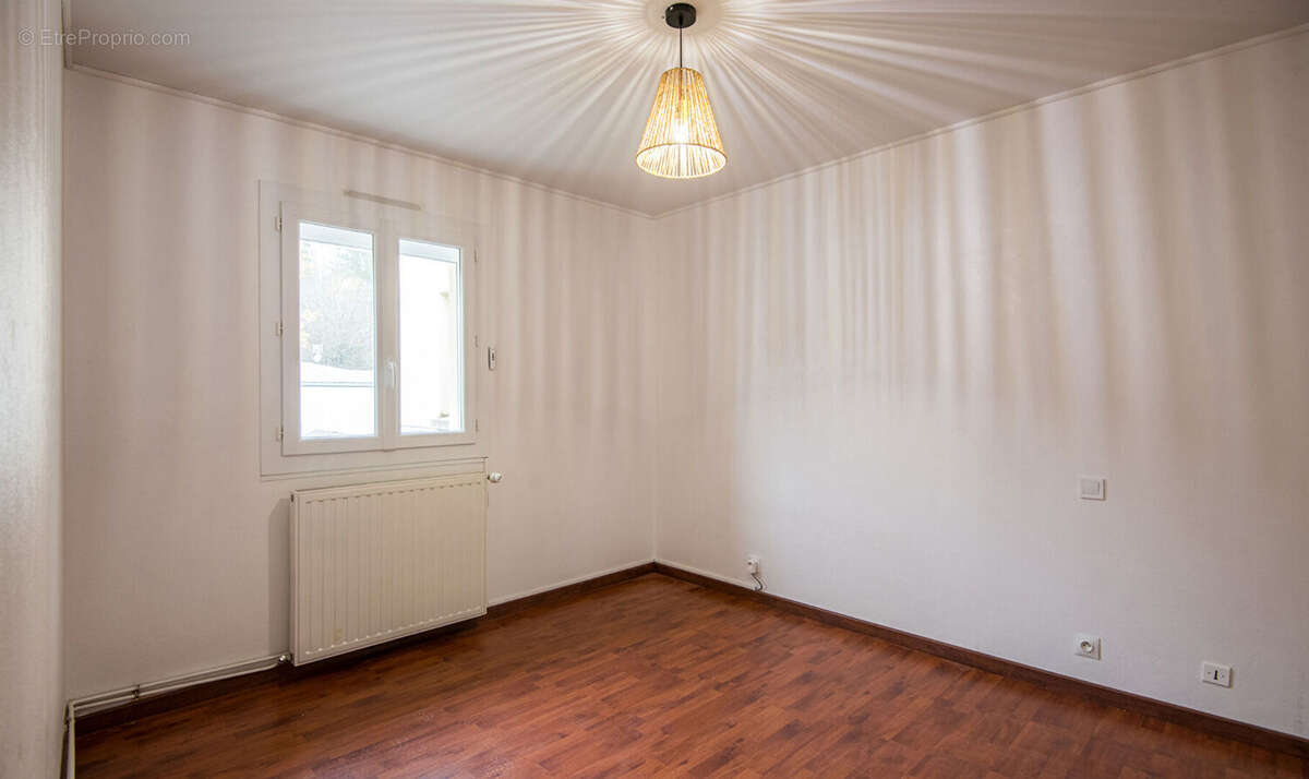 Maison à ONET-LE-CHATEAU