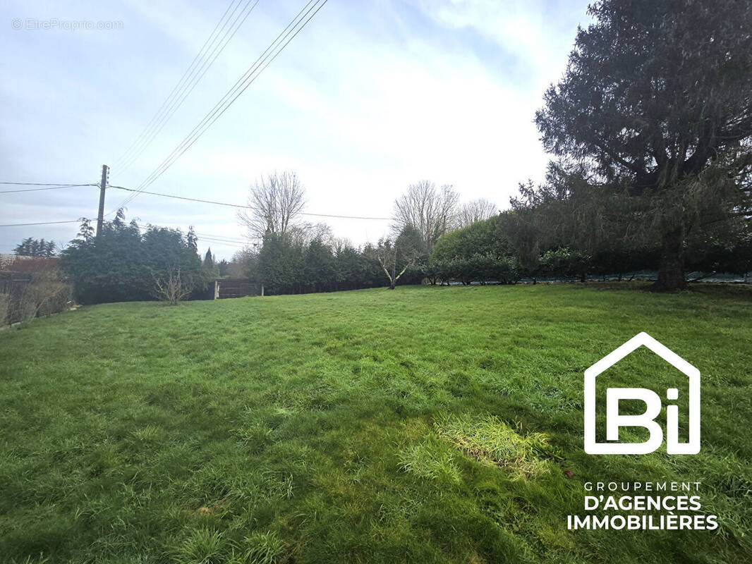 Terrain à PONT-L&#039;EVEQUE