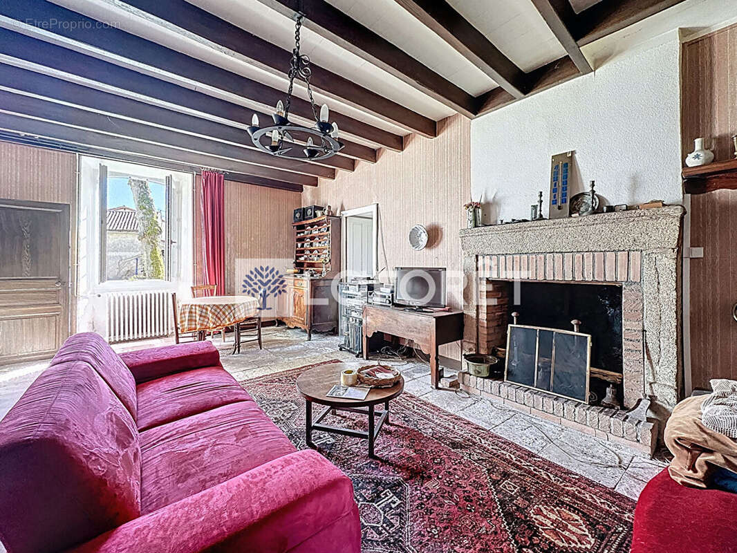 Maison de caractère avec dépendances - photo 5