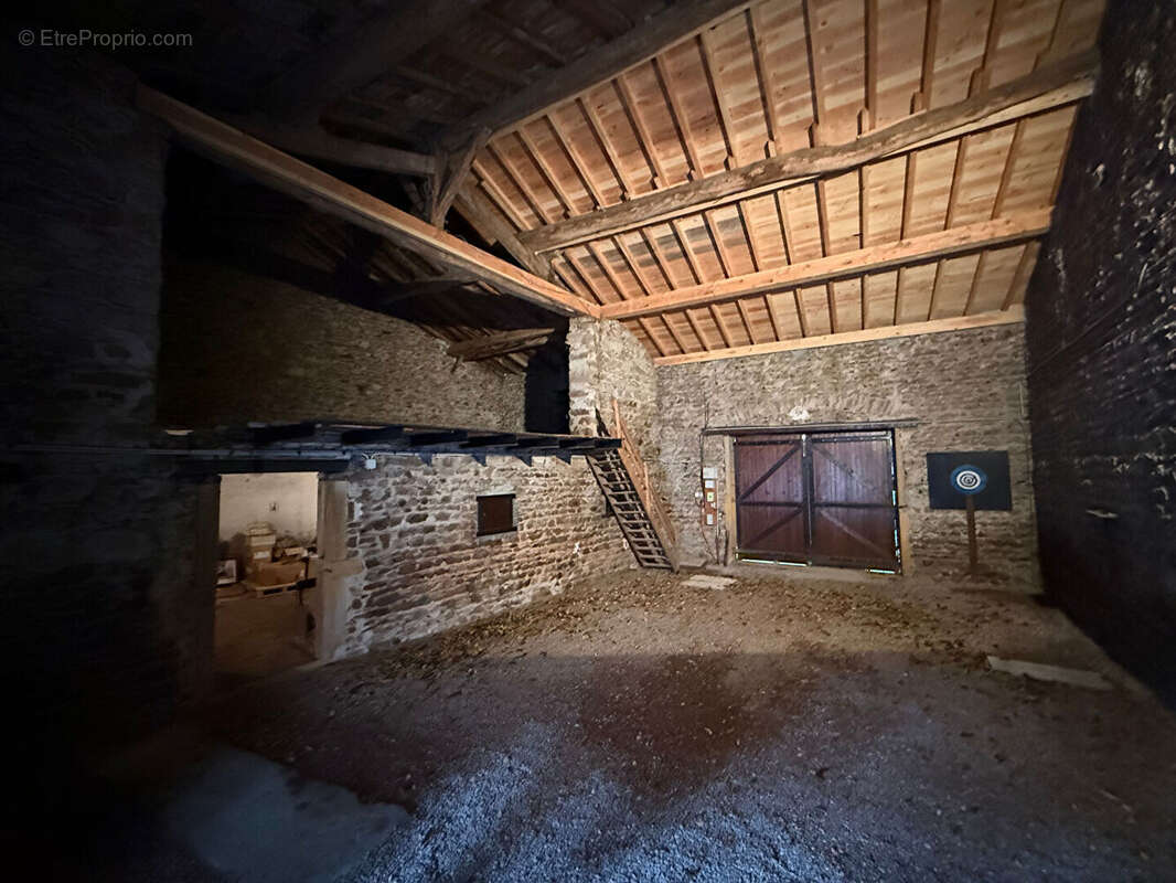 Maison à COMMELLE-VERNAY