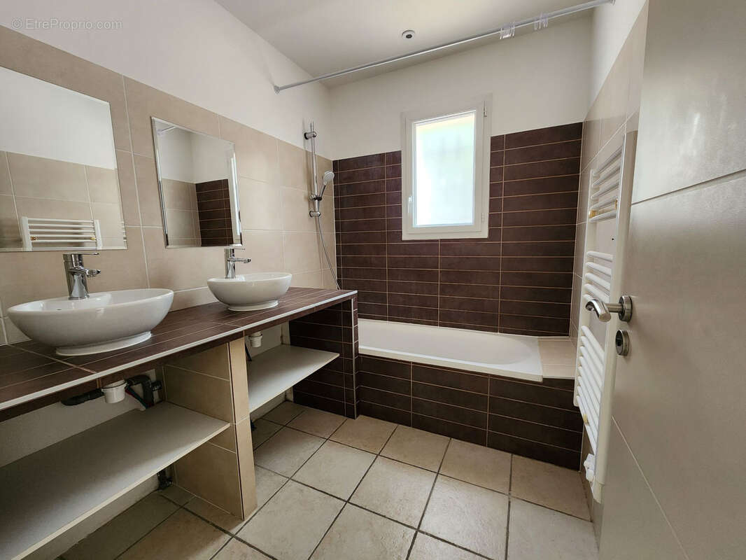 Maison à MERINDOL-LES-OLIVIERS