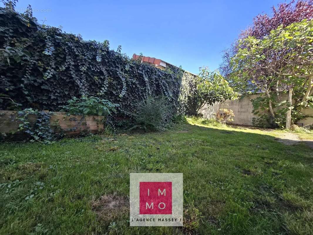 Appartement à AUREILHAN