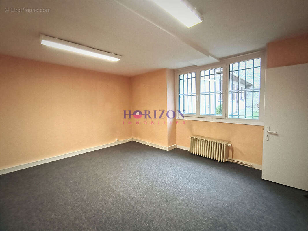 Commerce à BEAUMONT-SUR-OISE