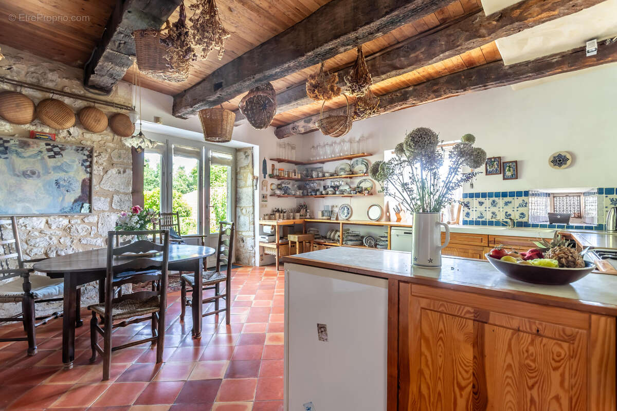 Maison de campagne avec annexes, piscine, grange et vue - photo 16