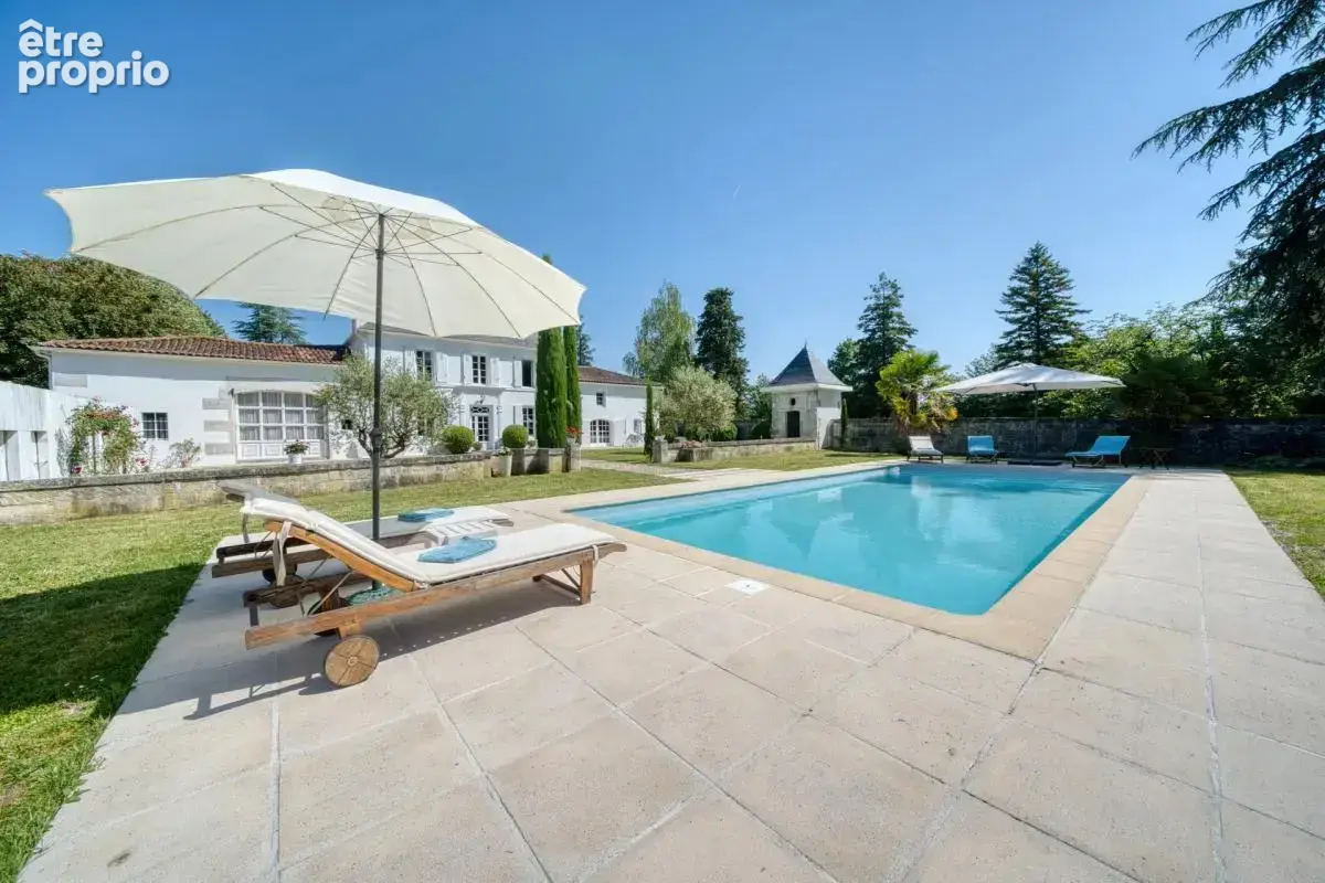 Maison de 10 pièces de 270 m² à Saint-Laurent-de-Cognac - photo 2