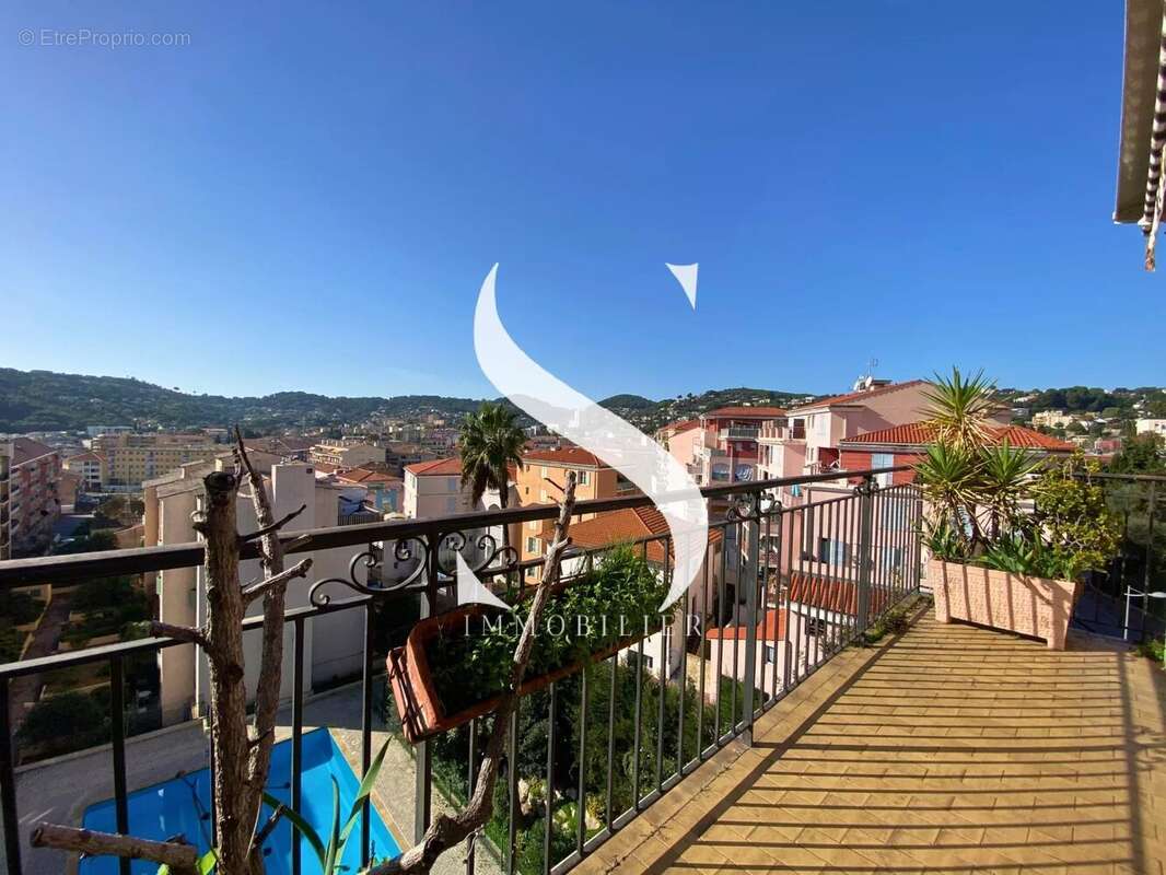 Appartement à VALLAURIS