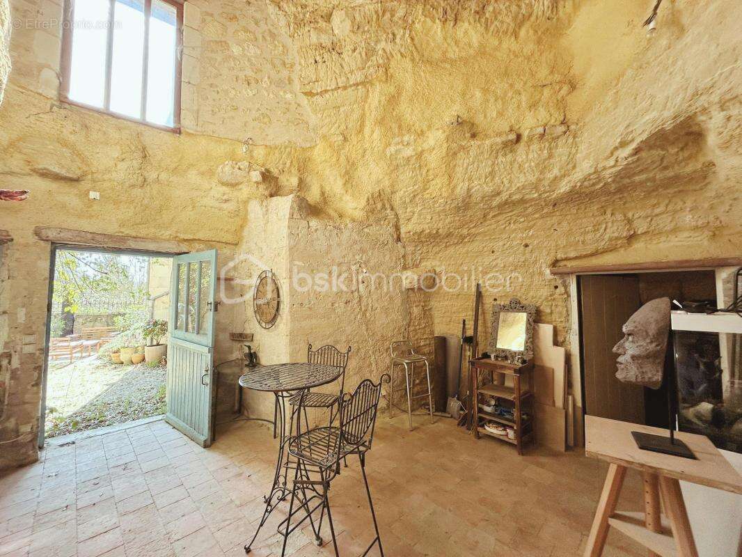 Maison à VILLAINES-LES-ROCHERS