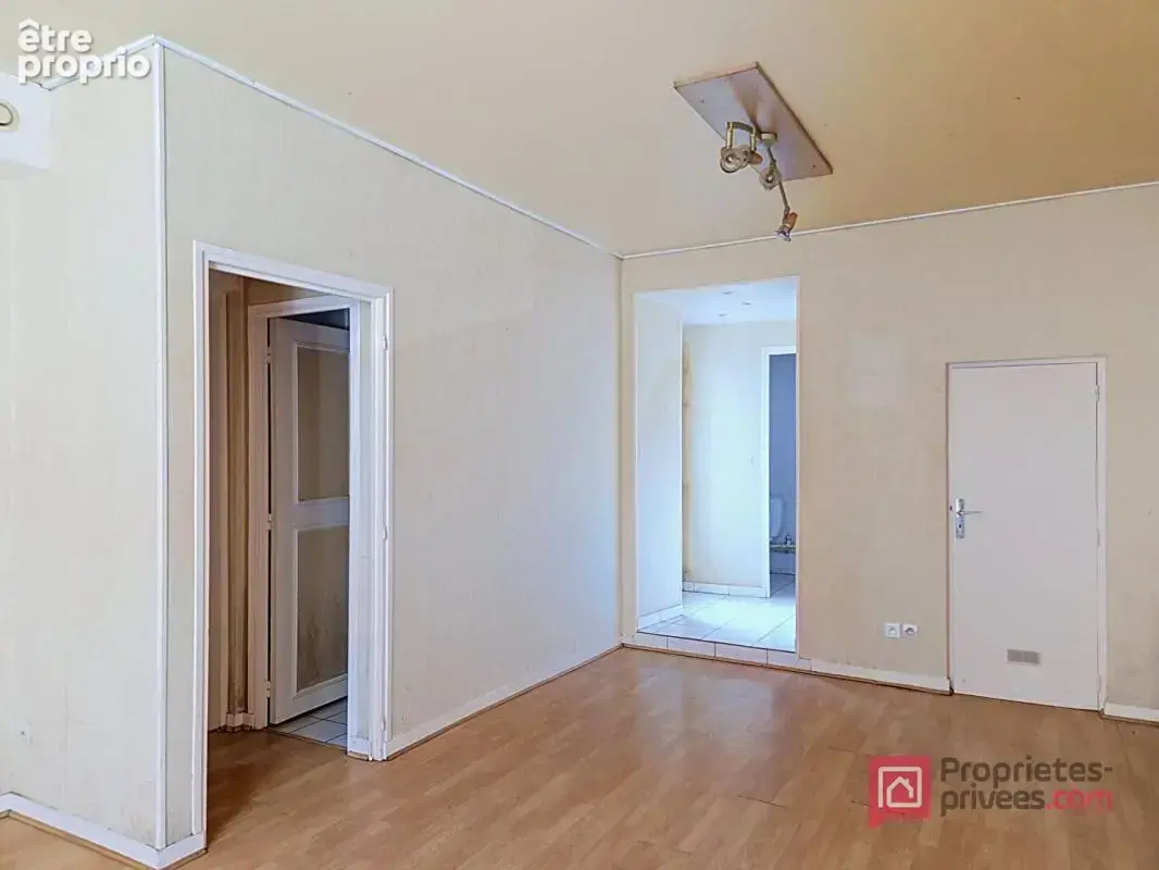 Appartement en rez-de-chaussée avec cour et 2 stationnements - photo 4