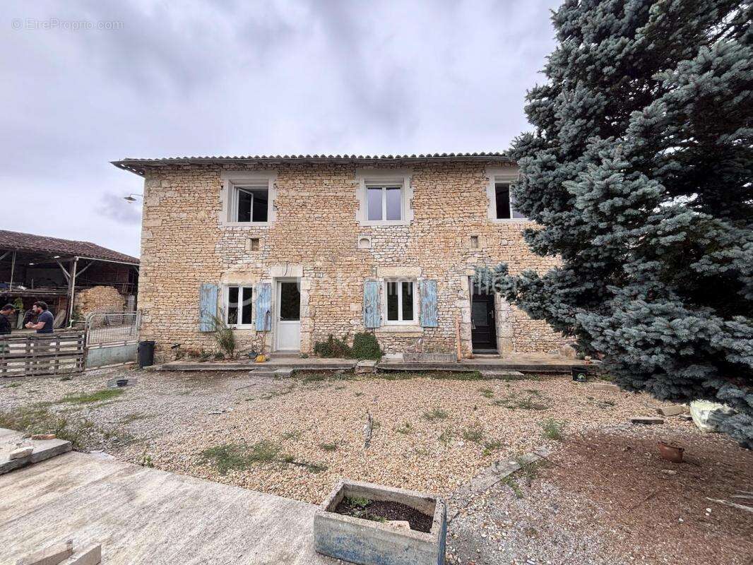 Maison en pierre 168m2 + Dépendances – Val-de-Bonnieure - photo 2