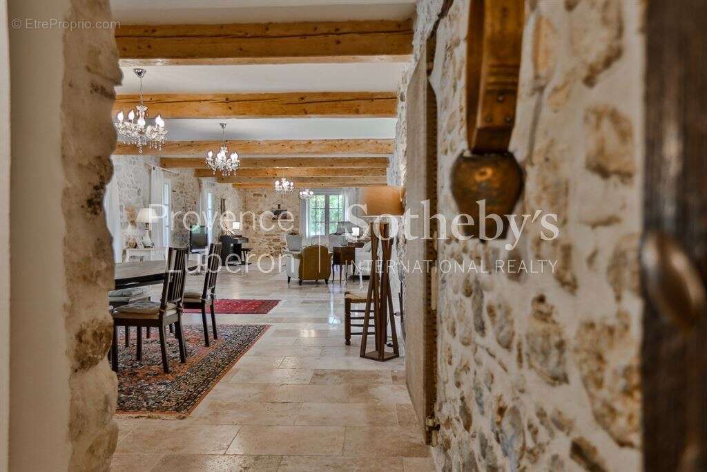 Maison à PERNES-LES-FONTAINES