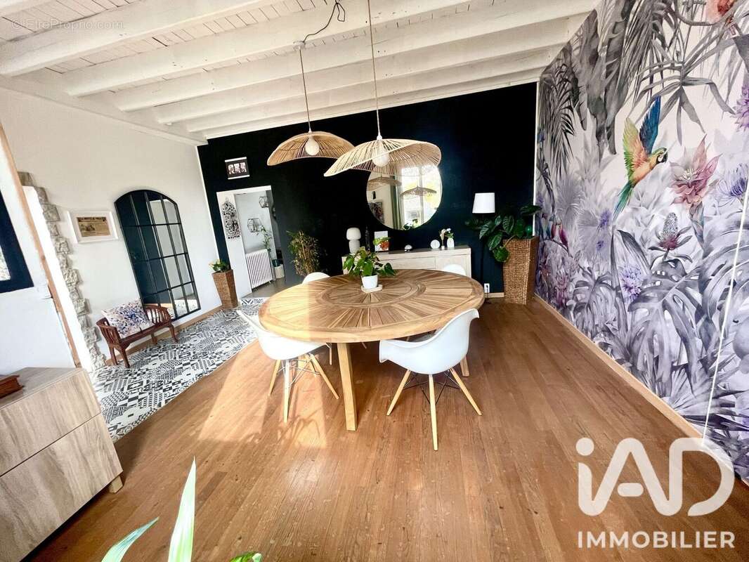 Maison 248 m² à La Brousse  - photo 3