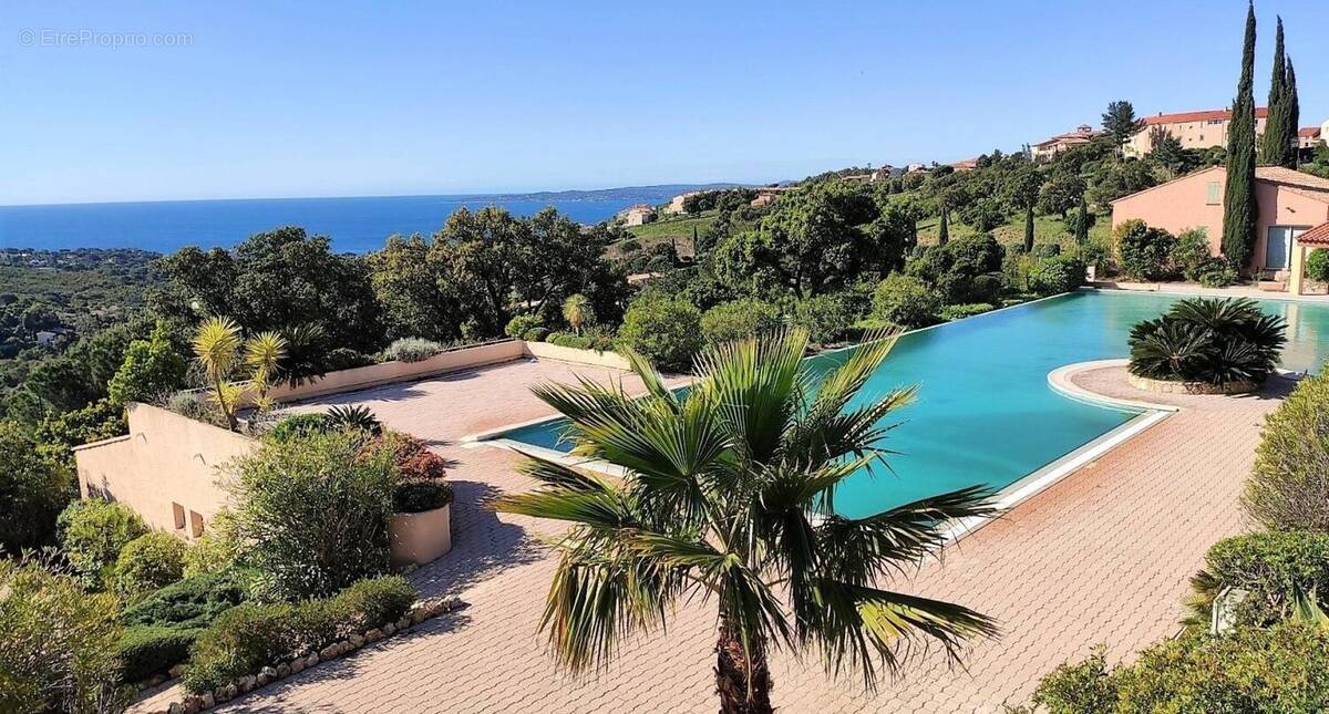 Photo 1 - Maison à ROQUEBRUNE-SUR-ARGENS