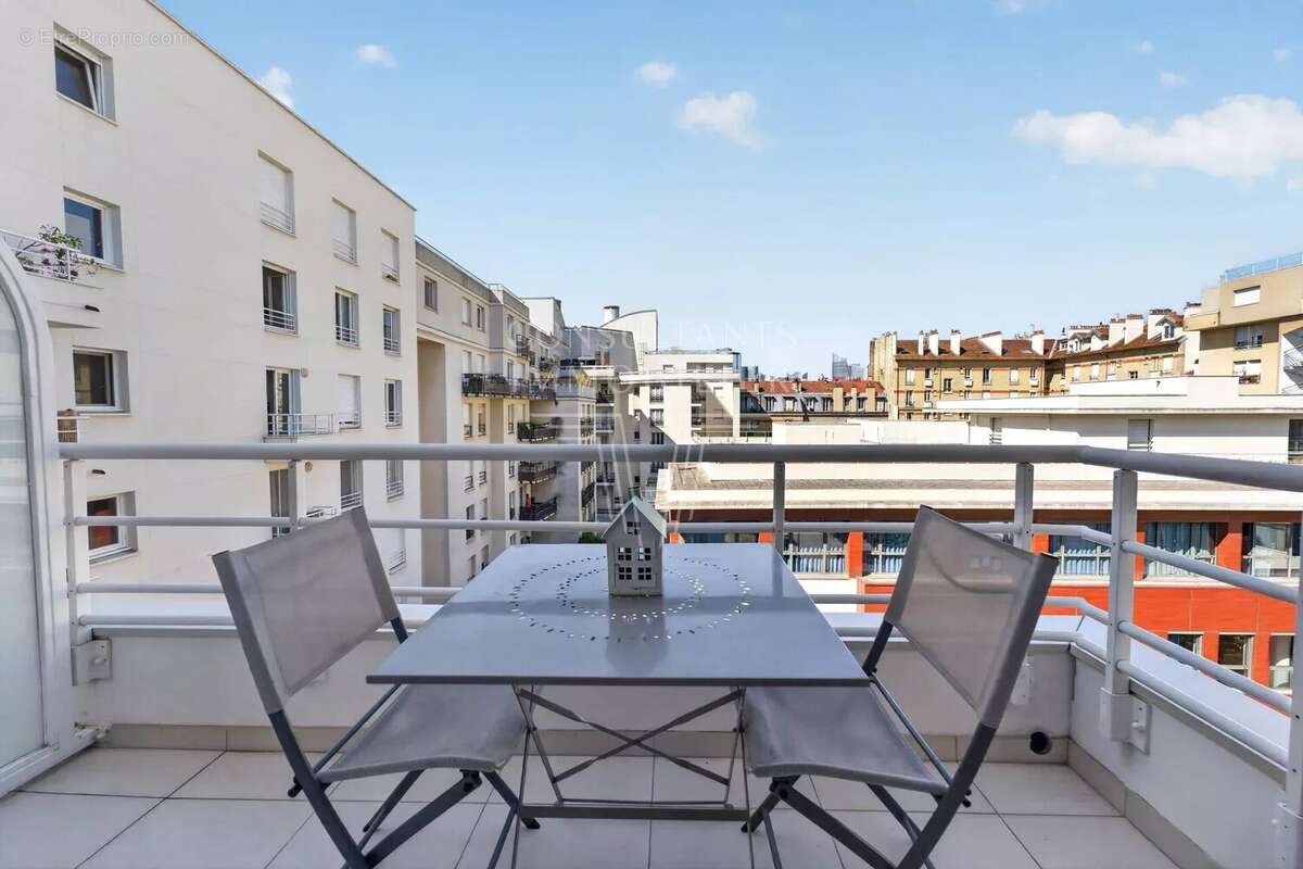 Appartement à COURBEVOIE