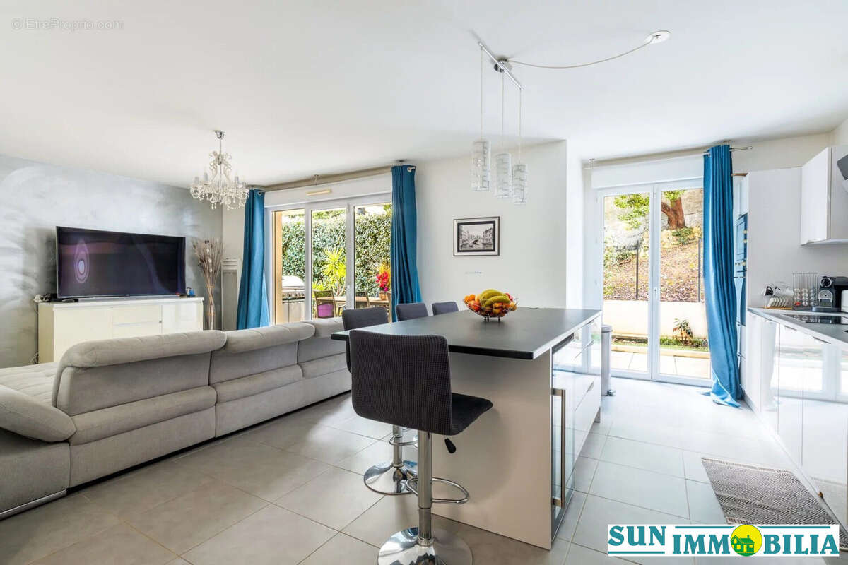 Appartement à SAINT-LAURENT-DU-VAR
