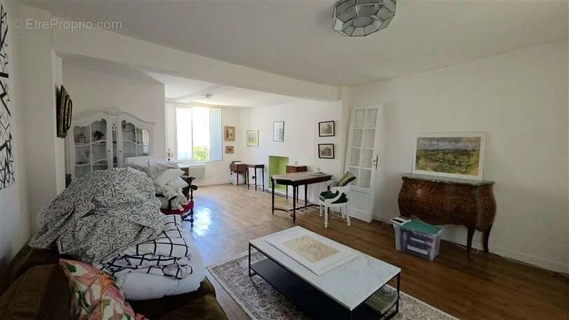À vendre : maison de 2 chambres avec cour enchantée à Bellac (87) - photo 6