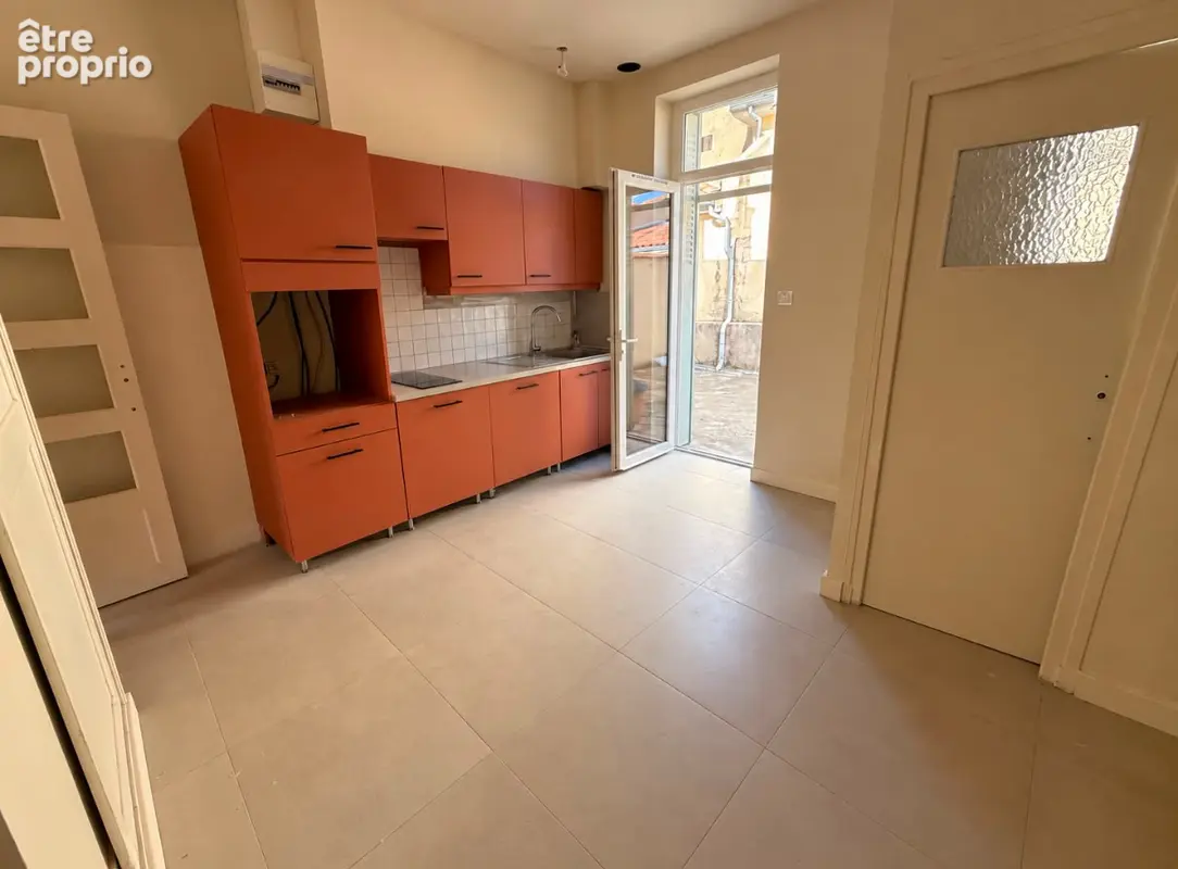 Maison de rue 102 m² - 5 chambres - Garage 90 m² - Valence - photo 8