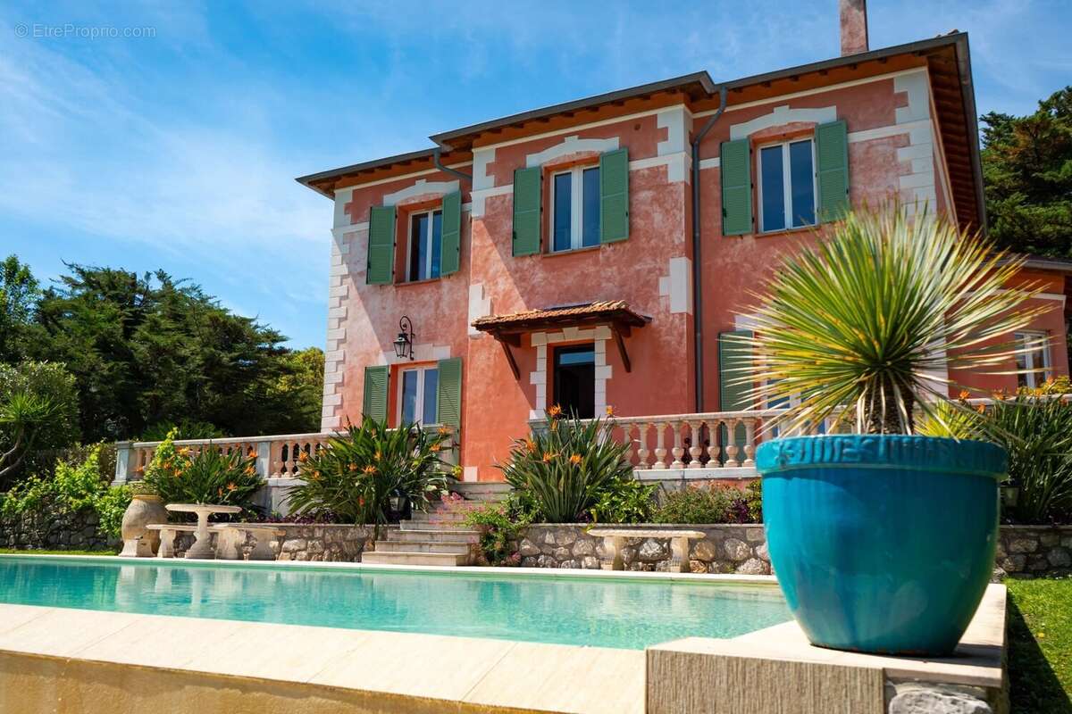 Maison à MANDELIEU-LA-NAPOULE