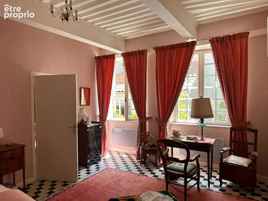 Maison 400 m² à Saint-Flour  - photo 11
