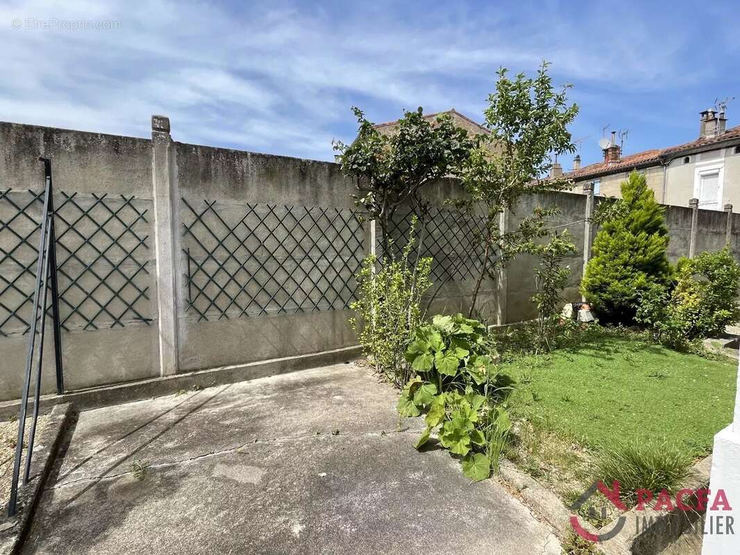 ALBINQUE -Maison indépendante avec jardin, garage et place de parking - photo 11