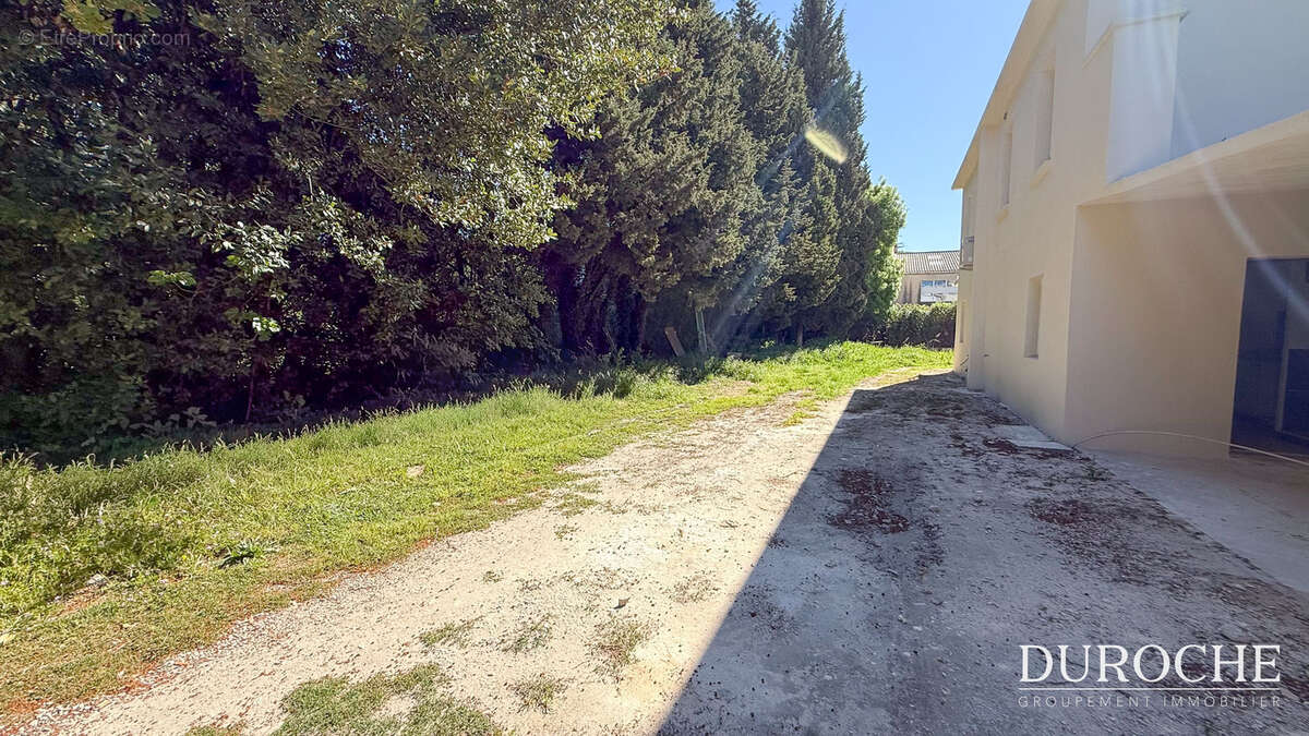 Caderousse, 5mn de l'échangeur A7/A9 d'ORANGE, 25mn de la gare TGV d'AVIGNON,  Maison de village sur parcelle - photo 17