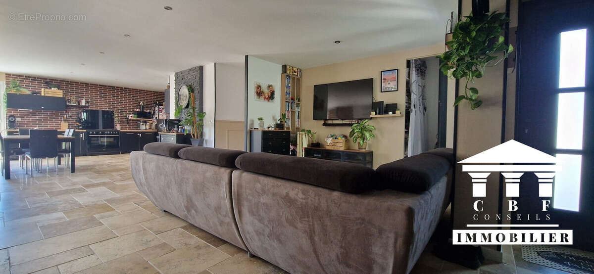 Maison 143 m² à Saint-Germain-Du-Plain  - photo 4