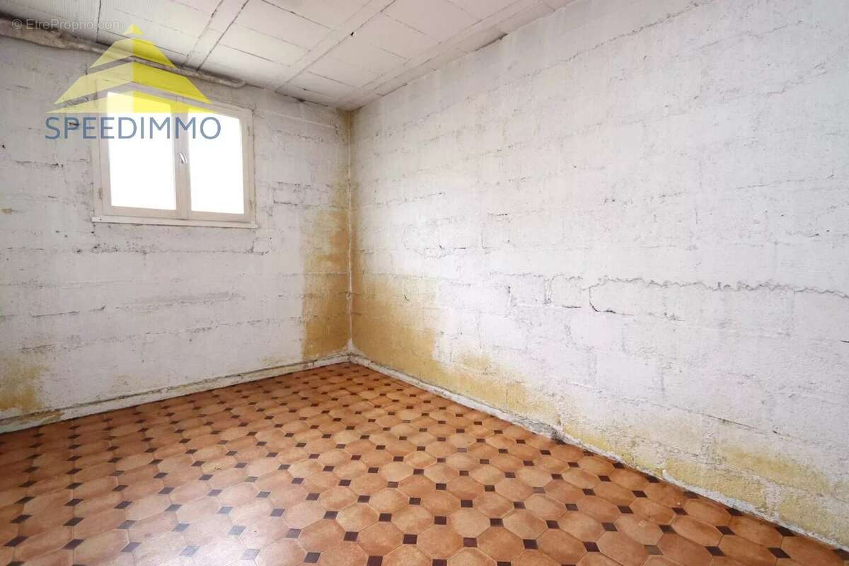 Maison à MANDRES-LES-ROSES