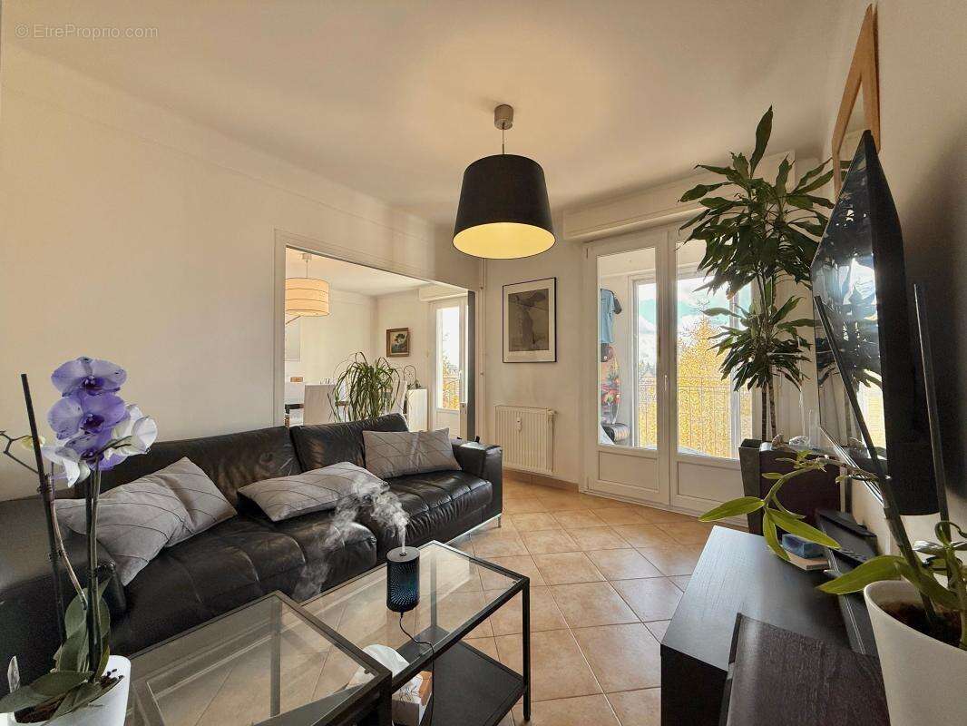 Appartement à CHENOVE